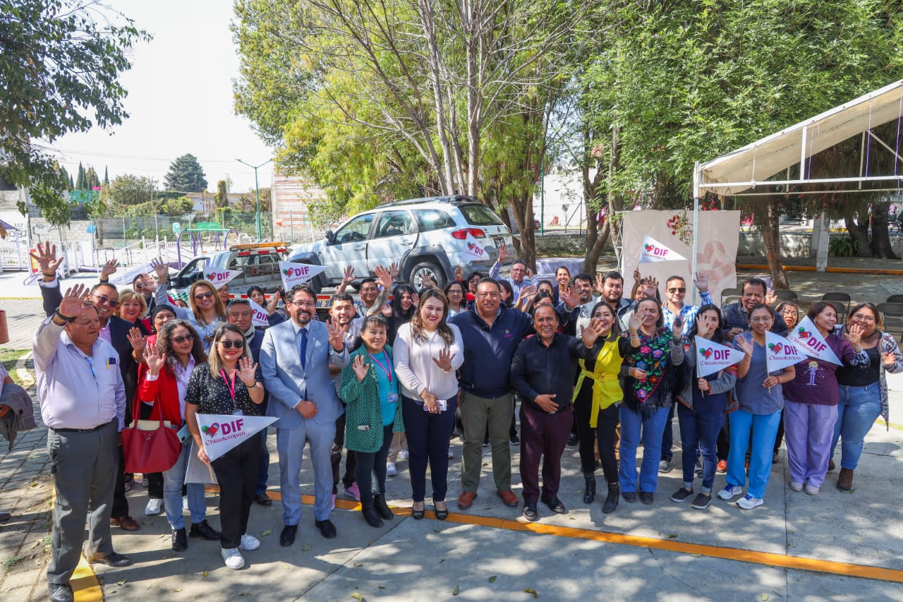 Blanca Angulo entrega al Conalep vehículo en desuso para prácticas estudiantiles